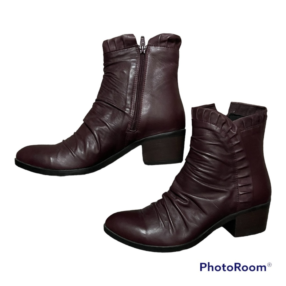 NWOT Italian leather burgundy ankle boot